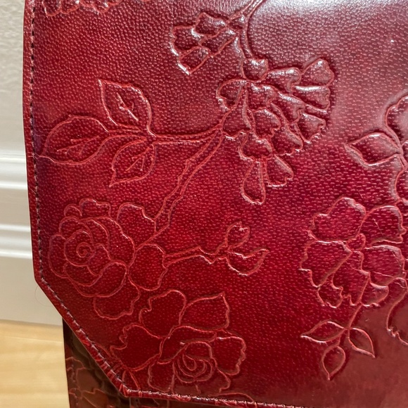Beautiful burgundy, hand tooled leather mini briefcase - Picture 3 of 7
